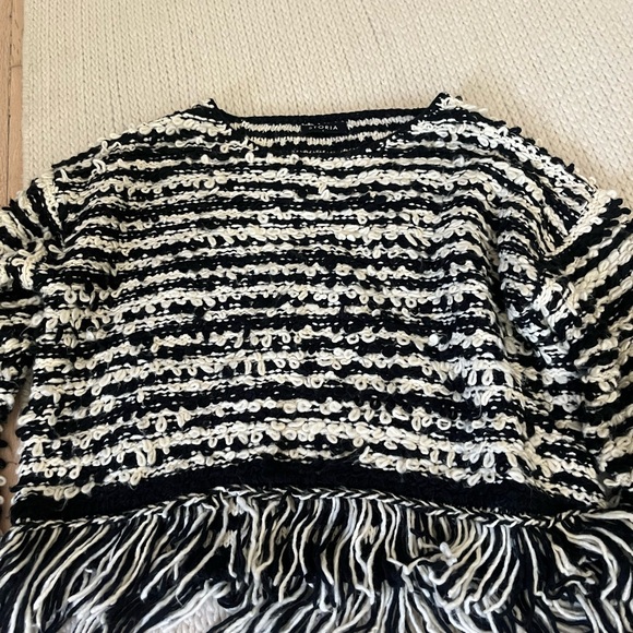 Storia Loop Kint Cropped Fringe Sweater-Perfect Fall & Winter Sweater! - Picture 5 of 5